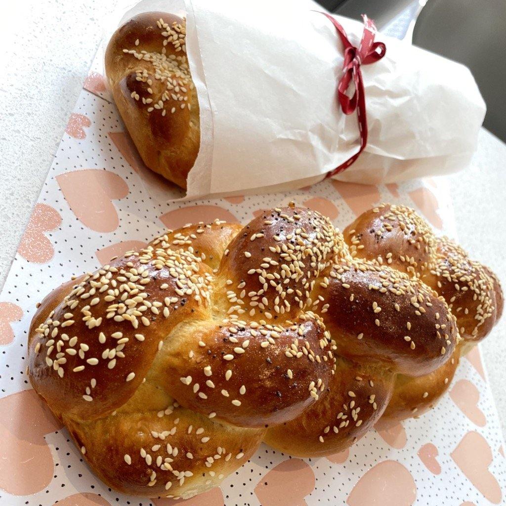 image of a pair of freshly baked Challah breads - Yasmin Bakery & Cartering
