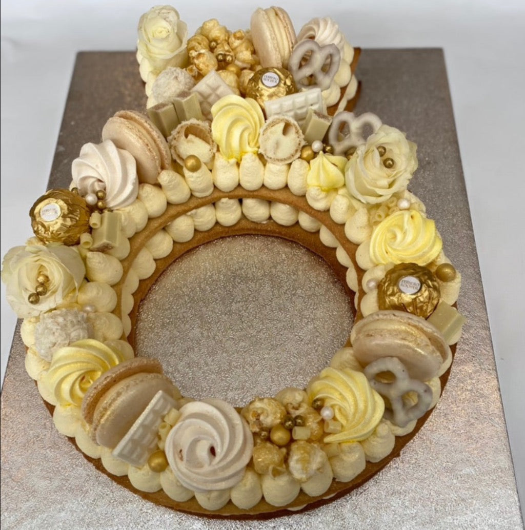 Diamond ring shaped cake