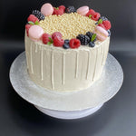 Load image into Gallery viewer, Vanilla sponge cake - Yasmin Bakery &amp; Cartering
